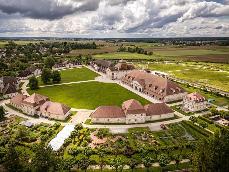 Appartement A Arc Et Senans Bagian luar foto